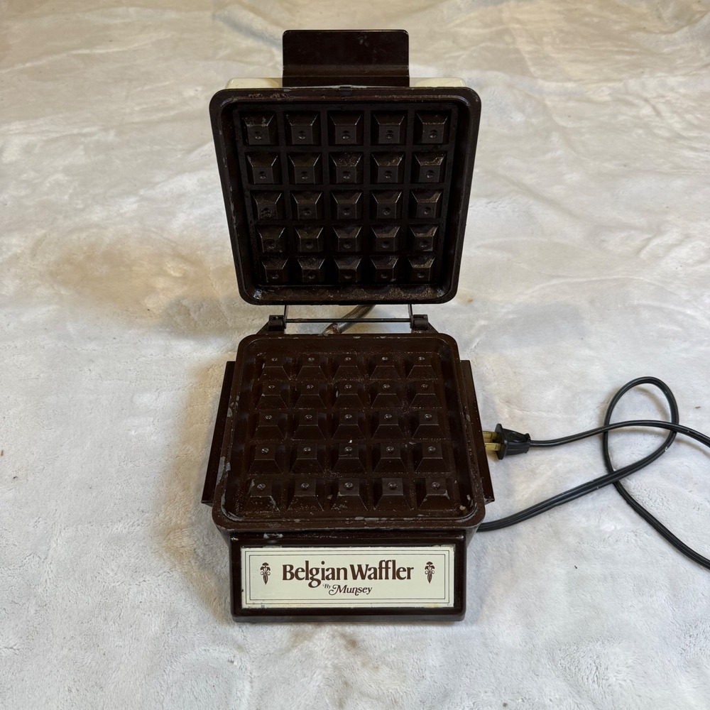 Vintage Munsey Belgian Waffler Model BW-2 Electric Waffle Maker Brown Retro